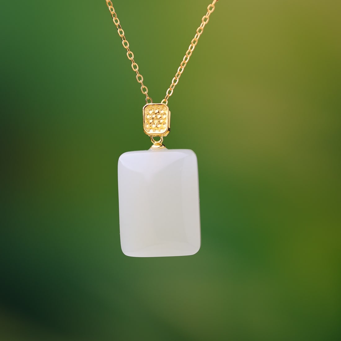 An Exquisite Sterling Silver-Gold Plated Inlaid White Jade Pendant: An Exquisite Sterling Silver-Gold Plated Inlaid White Jade Pendant,Size:0.6inx0.8in 纯银镀金镶白玉吊坠