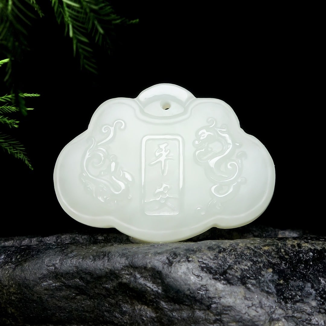 An Exquisite White Jade Dragon Pattern Pendant: An Exquisite White Jade Dragon Pattern Pendant,Size:1.3inx0.9inx0.3in 白玉龙纹挂件