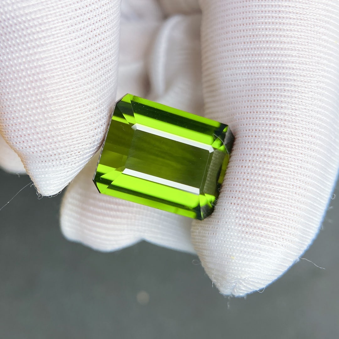 13.2Ctw Natural Tourmaline Loose: 13.2Ctw Natural Tourmaline Loose,Size:0.6inx0.5inx0.3in 13.2Ctw天然碧玺裸石