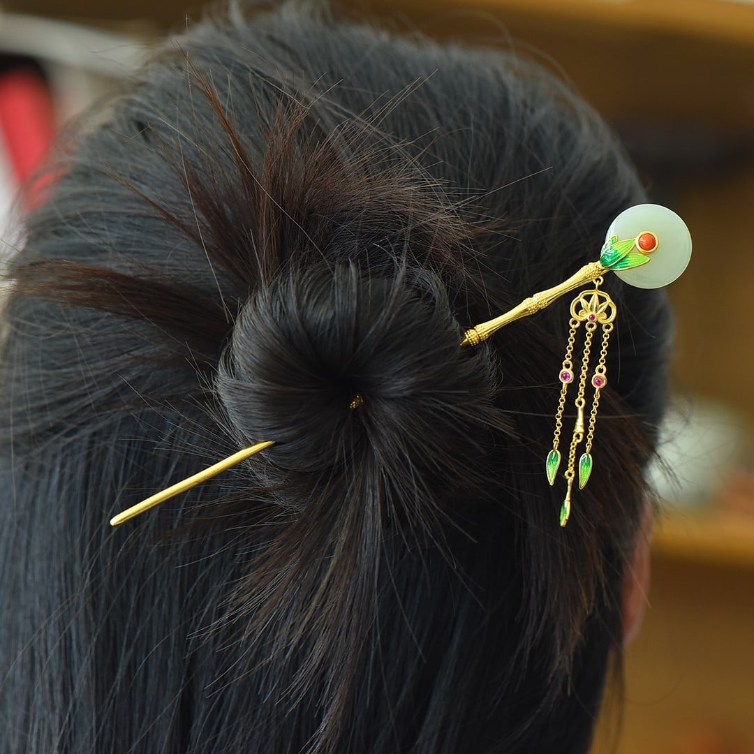An Exquisite Sterling Silver-Gold Plated Inlaid White Jade Hairpin: An Exquisite Sterling Silver-Gold Plated Inlaid White Jade Hairpin,Size:0.8inx0.8in 纯银镀金镶白玉发簪