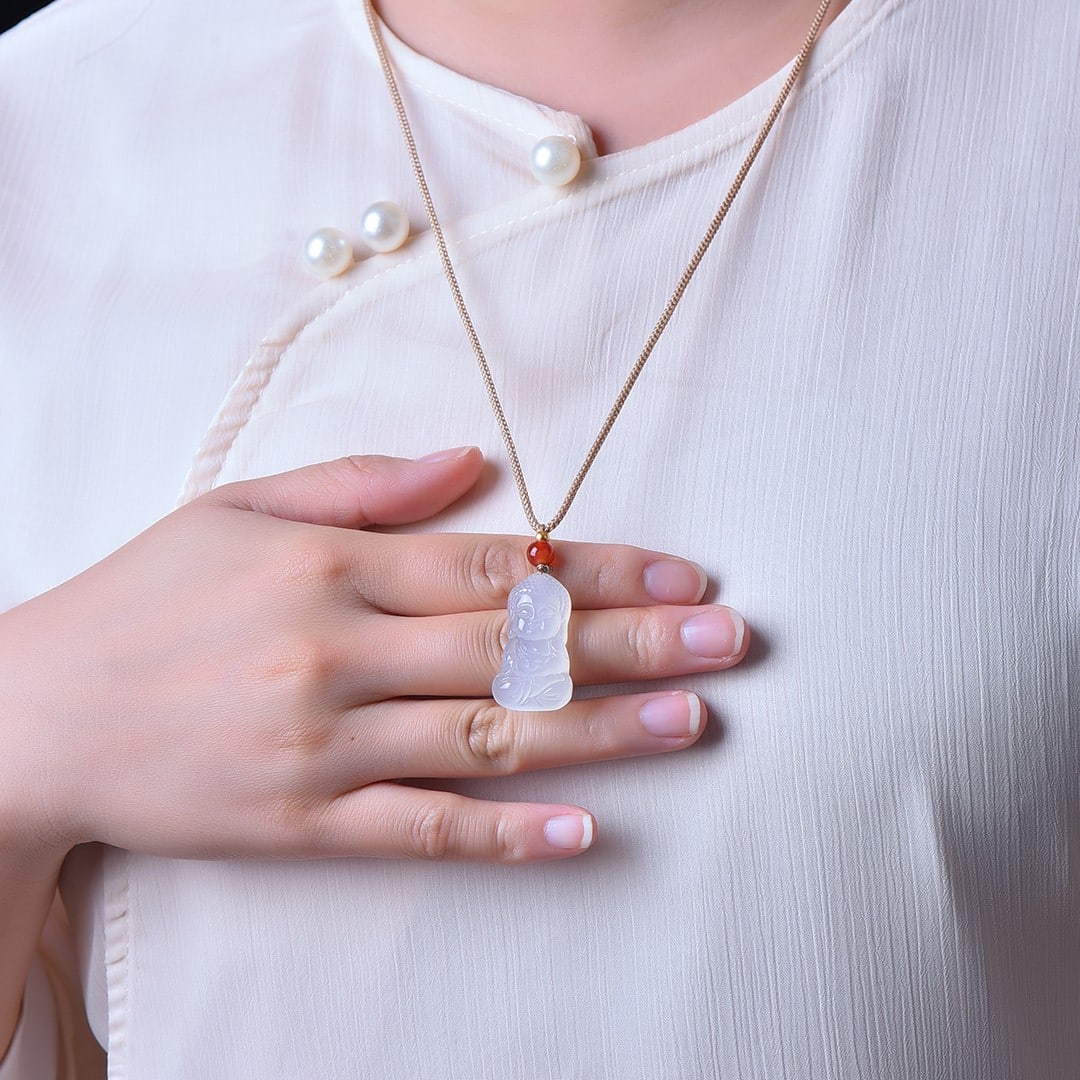 An Exquisite Jadeite Buddha Statue Pendant: An Exquisite Jadeite Buddha Statue Pendant,Size:0.7inx1.2in 翡翠佛像挂件