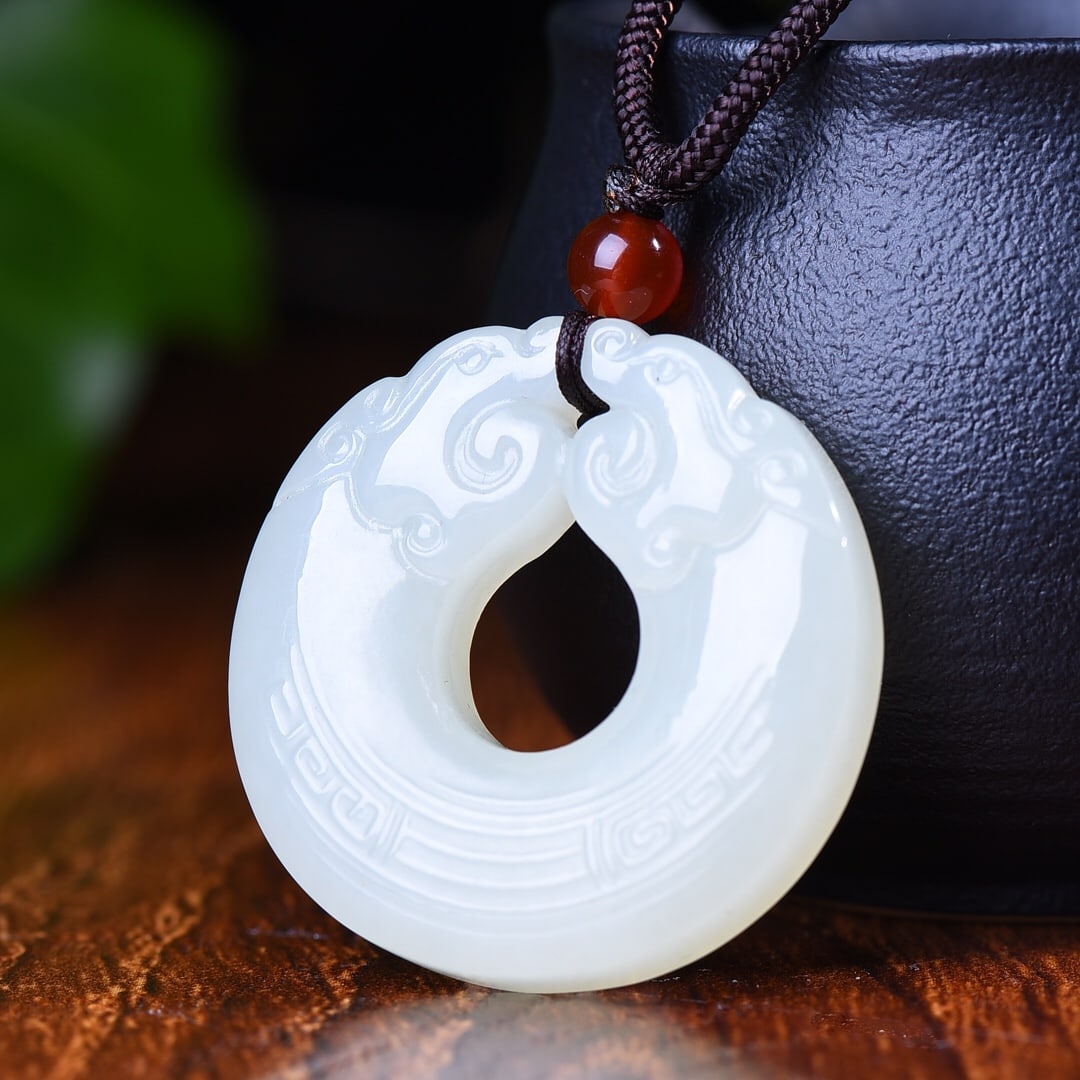 An Exquisite White Jade Dragon Pattern Pendant - 2