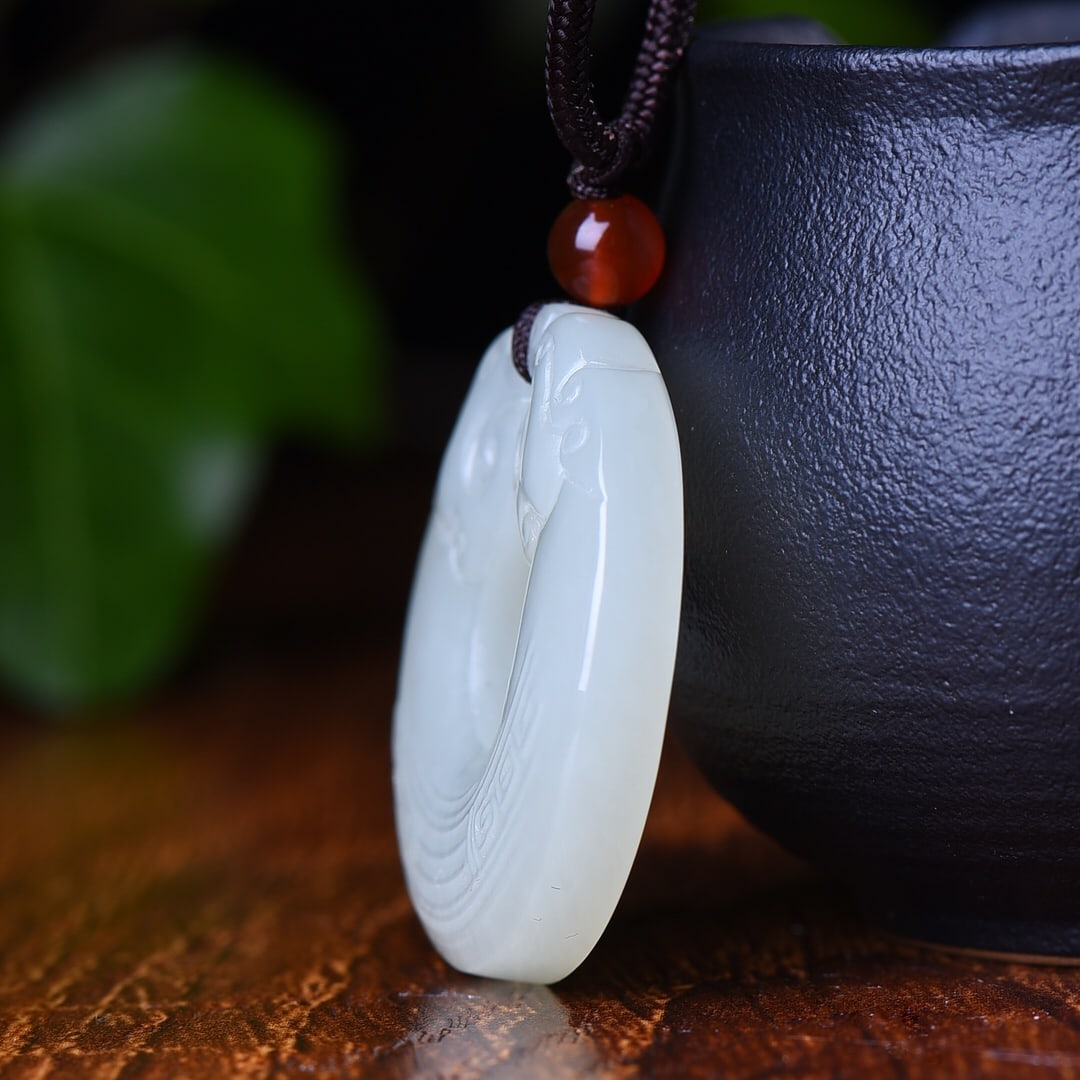An Exquisite White Jade Dragon Pattern Pendant - 3