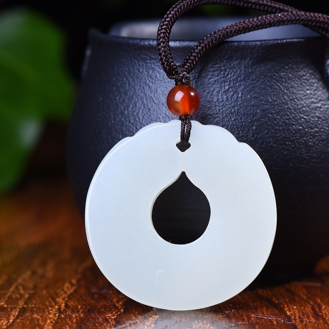 An Exquisite White Jade Dragon Pattern Pendant - 4