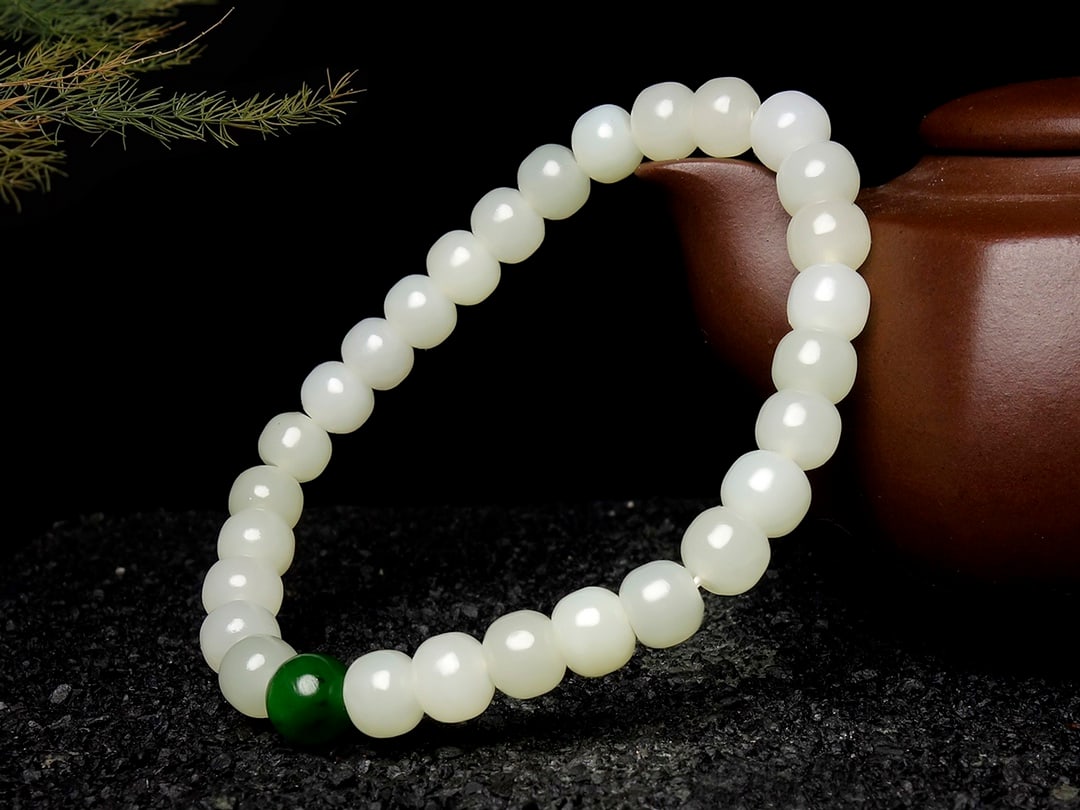 An Exquisite White Jade Bracelets - 2