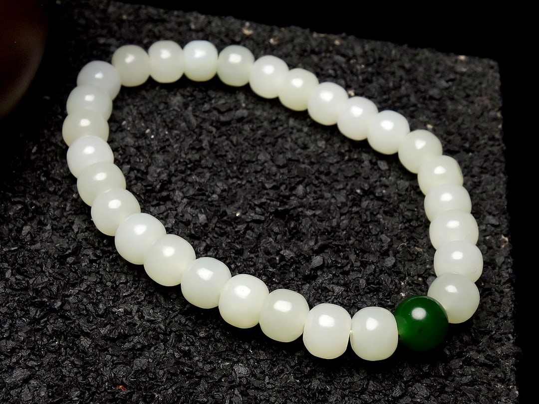 An Exquisite White Jade Bracelets - 4