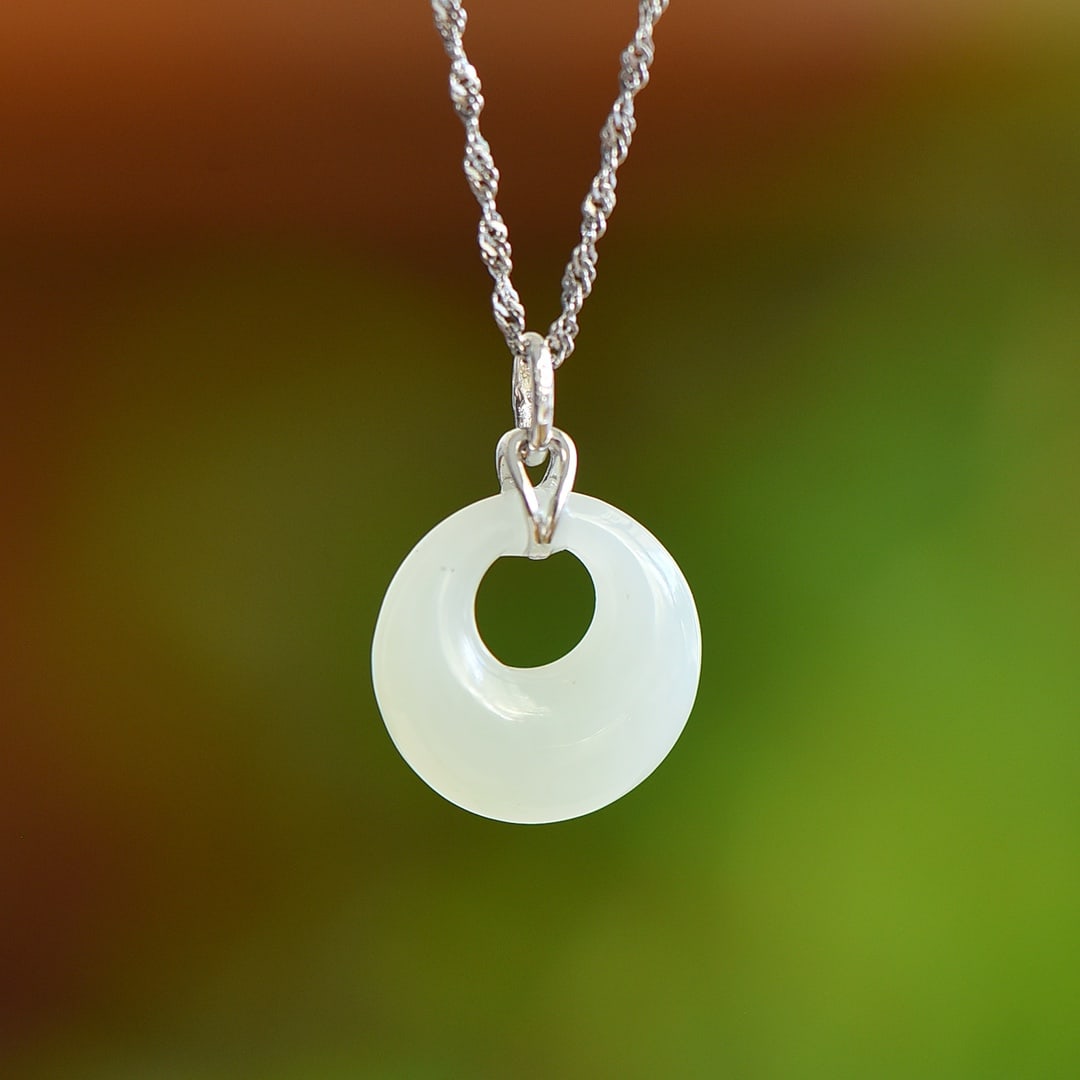 An Exquisite Sterling Silver Inlaid White Jade Pendant: An Exquisite Sterling Silver Inlaid White Jade Pendant,Size:0.6inx0.6in 纯银镶白玉吊坠