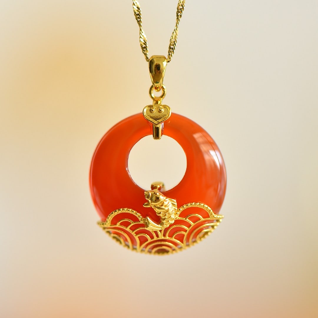 An Exquisite Sterling Silver-Gold Plated Inlaid Agate Pendant: An Exquisite Sterling Silver-Gold Plated Inlaid Agate Pendant,Size:1inx1in 纯银镀金镶玛瑙吊坠