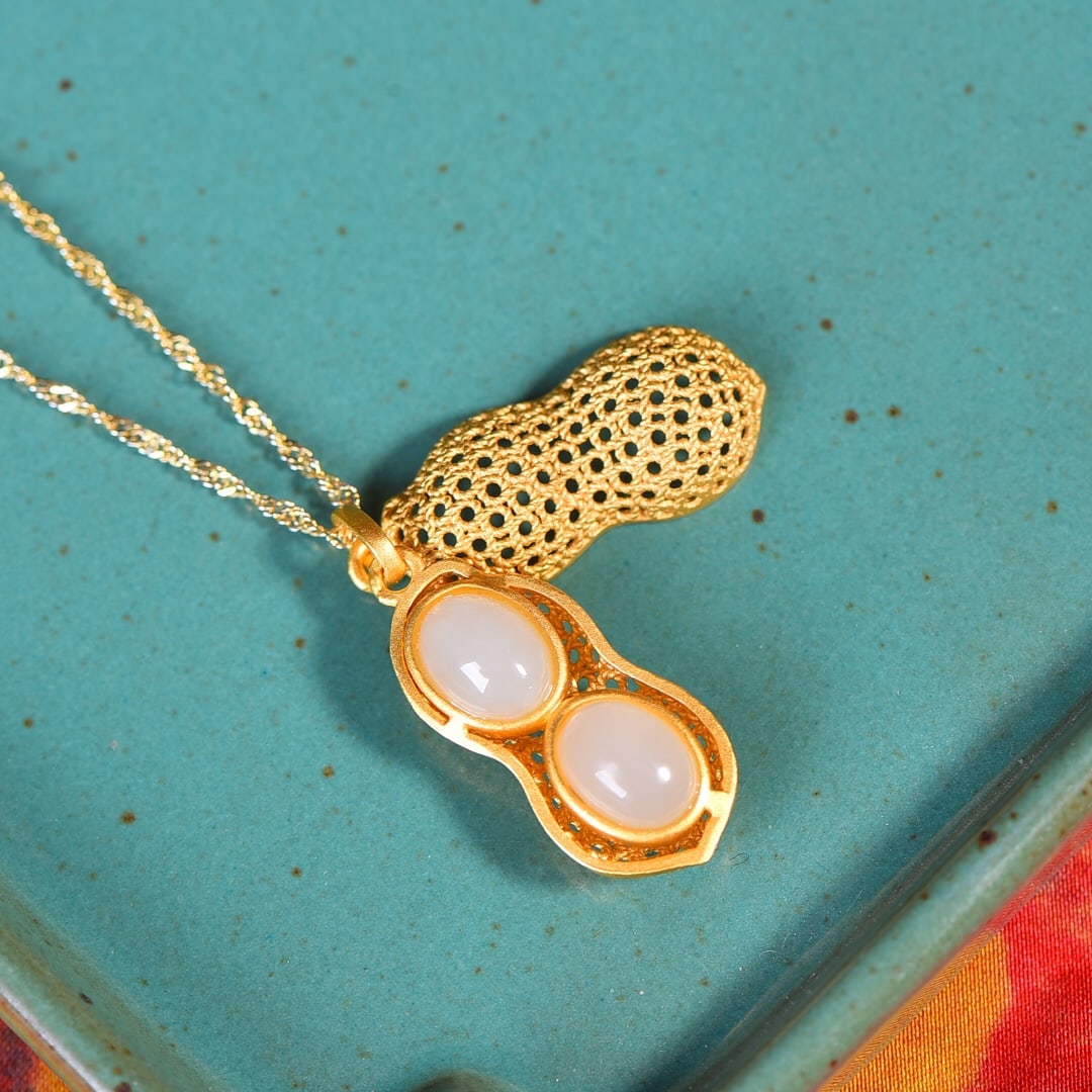 An Exquisite Sterling Silver-Gold Plated Inlaid White Jade Pendant: An Exquisite Sterling Silver-Gold Plated Inlaid White Jade Pendant,Size:0.2inx0.3in 纯银镀金镶白玉吊坠