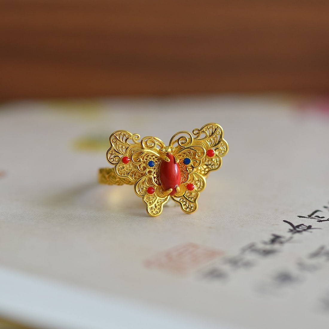 An Exquisite Sterling Silver-Gold Plated Inlaid Cinnabar Ring,Inlaid Gems: An Exquisite Sterling Silver-Gold Plated Inlaid Cinnabar Ring,Inlaid Gems,Size:0.2inx0.3in 寓意:破茧成蝶、翩翩起舞 纯银