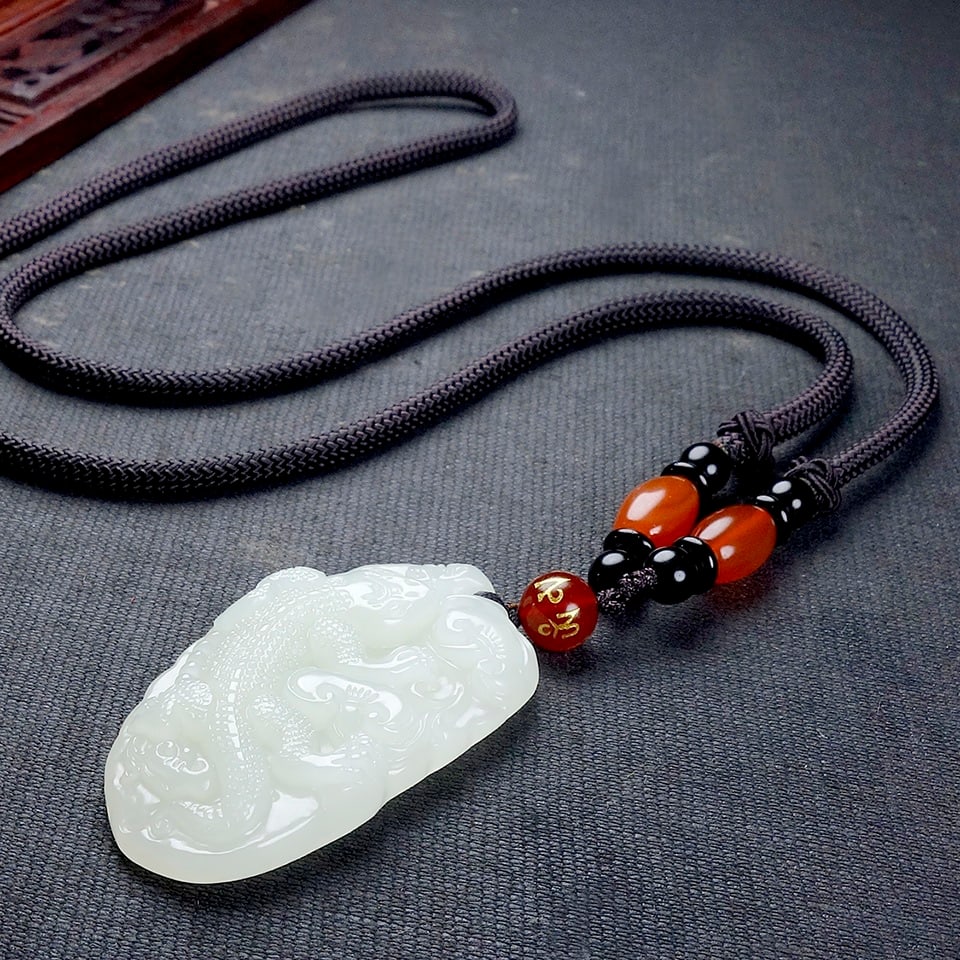 An Exquisite White Jade Gecko Pattern Pendant - 6
