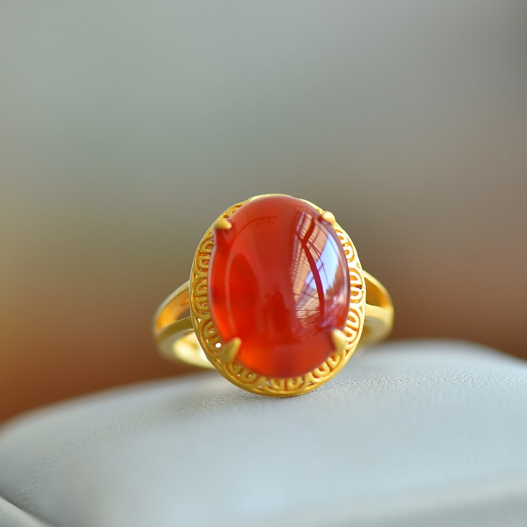 An Exquisite Sterling Silver-Gold Plated Inlaid Agate Ring: An Exquisite Sterling Silver-Gold Plated Inlaid Agate Ring,Size:0.5inx0.6in 纯银镀金镶玛瑙戒指