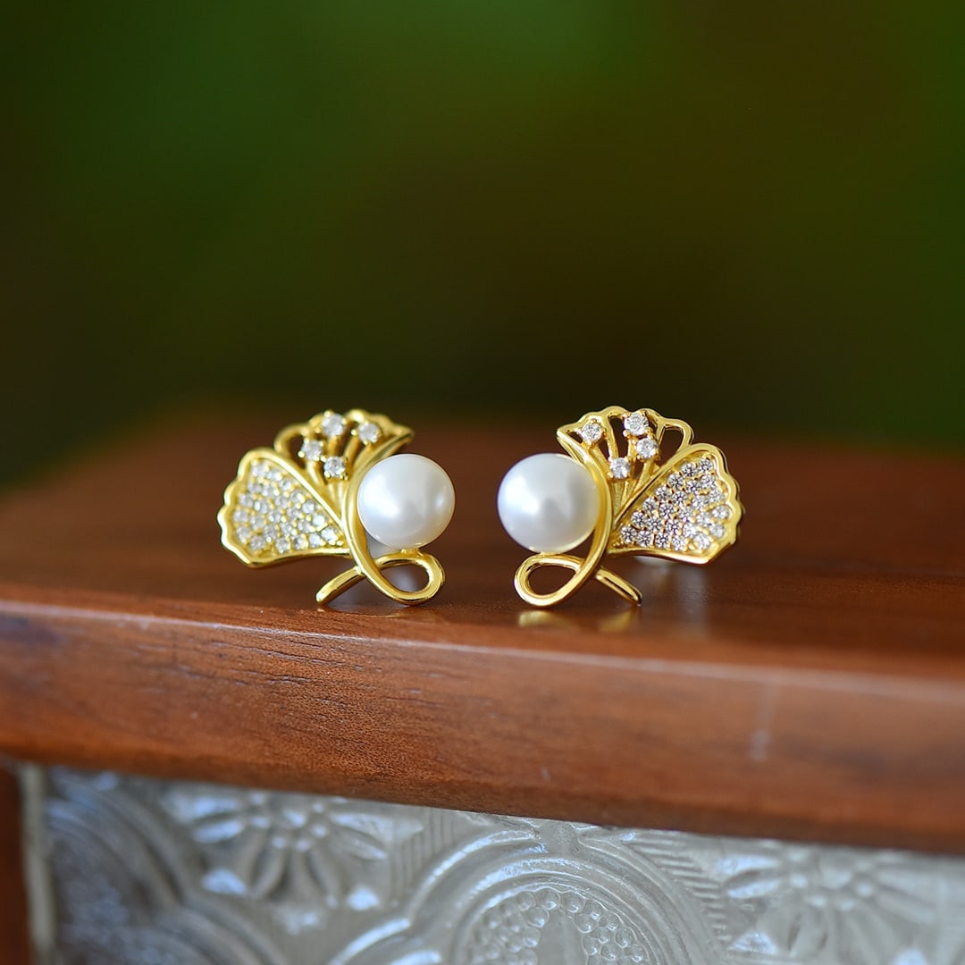 A Pair of Exquisite Sterling Silver-Gold Plated Inlaid White Jade Ginkgo?? Earrings: A Pair of Exquisite Sterling Silver-Gold Plated Inlaid White Jade Ginkgo叶 Earrings,Size:0.2inx0.2in 