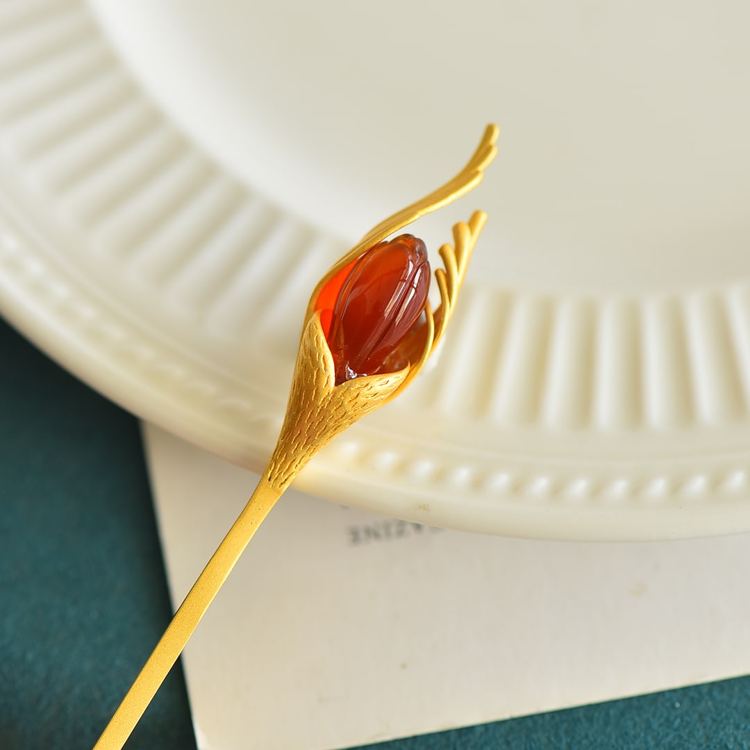 An Exquisite Sterling Silver-Gold Plated Inlaid Agate Hairpin: An Exquisite Sterling Silver-Gold Plated Inlaid Agate Hairpin 纯银镀金镶玛瑙发簪