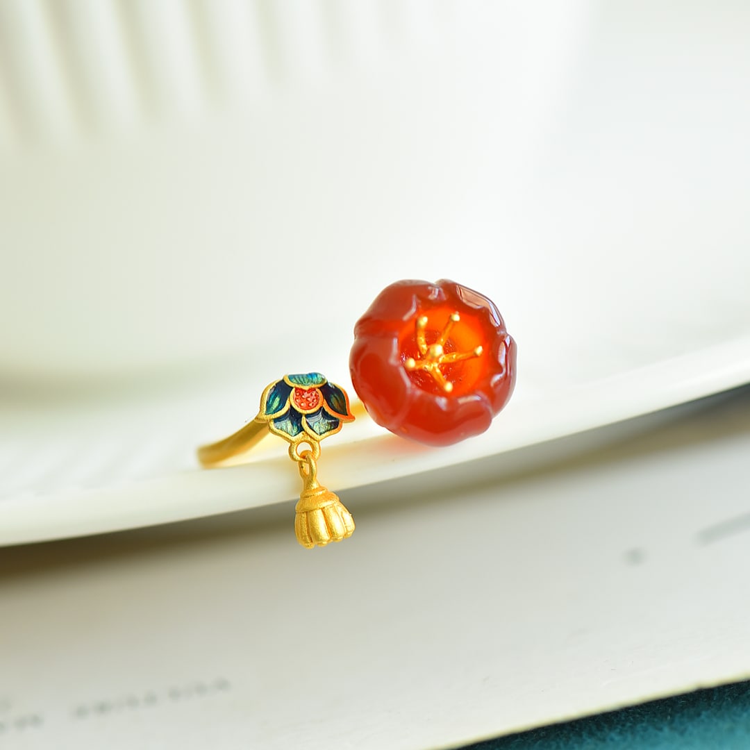 An Exquisite Sterling Silver-Gold Plated Inlaid Agate Ring: An Exquisite Sterling Silver-Gold Plated Inlaid Agate Ring, 纯银镀金镶玛瑙戒指
