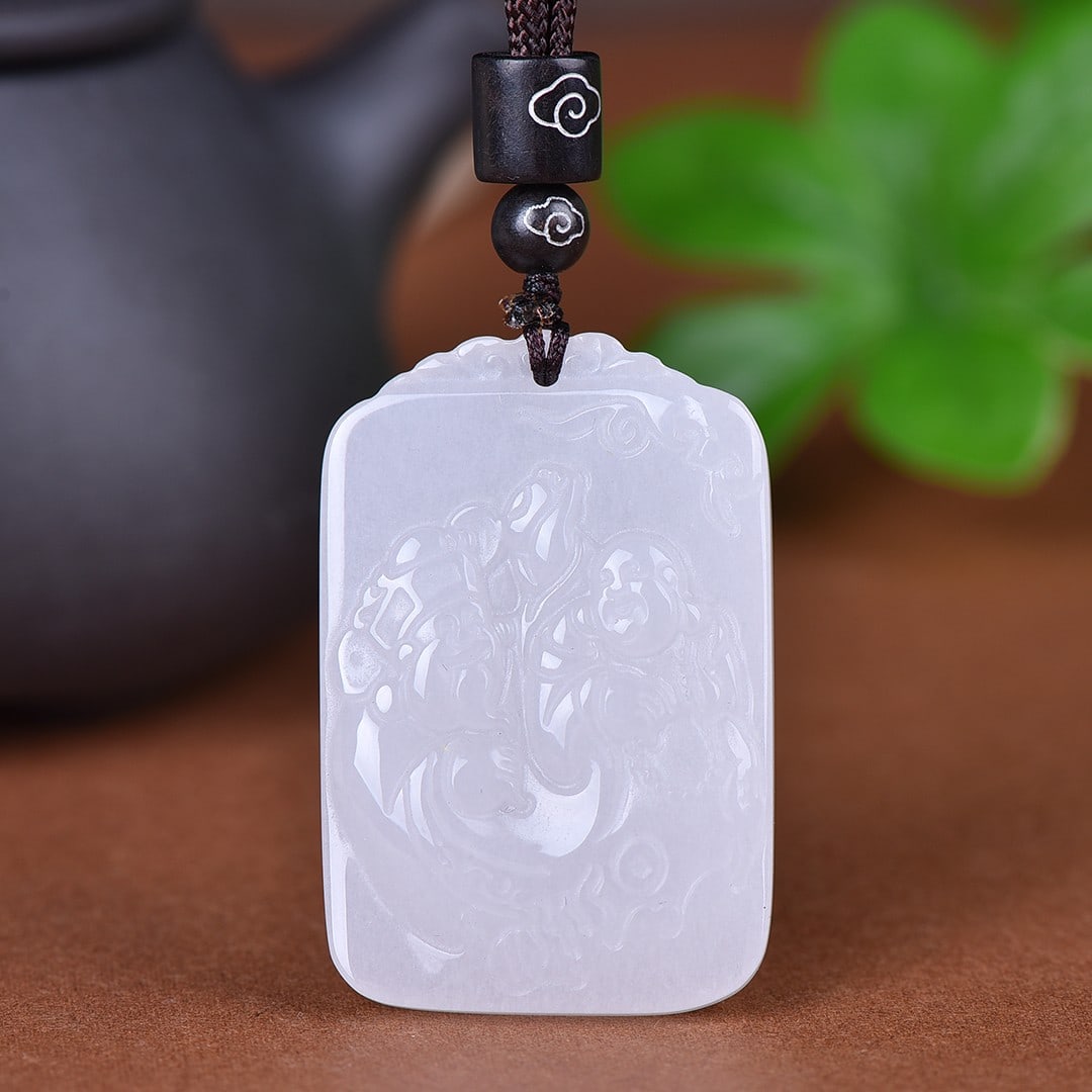 An Exquisite White Jade Figure Pattern Pendant - 2