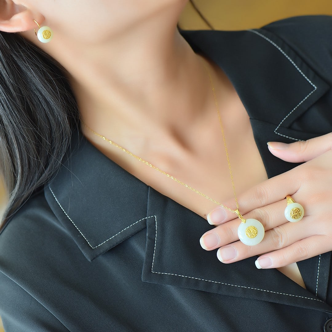 A Set of Fine Sterling Silver-Gold Plated Inlaid White Jade Jewelrys: A Set of Fine Sterling Silver-Gold Plated Inlaid White Jade Jewelrys 一套纯银镀金镶白玉首饰