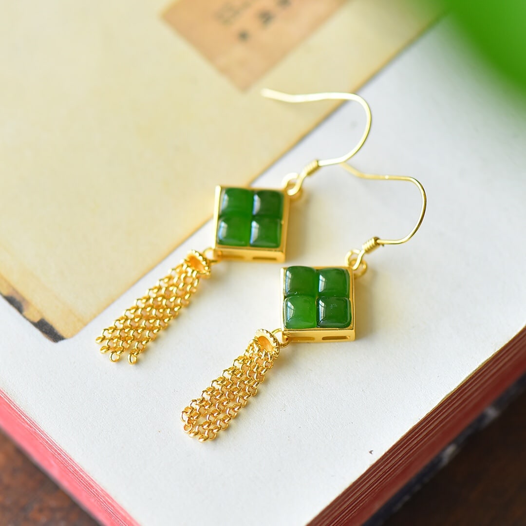 A Pair of Exquisite Sterling Silver-Gold Plated Inlaid Jasper Earrings: A Pair of Exquisite Sterling Silver-Gold Plated Inlaid Jasper Earrings,Size:0.5inx2in 一对纯银镀金镶碧玉耳环
