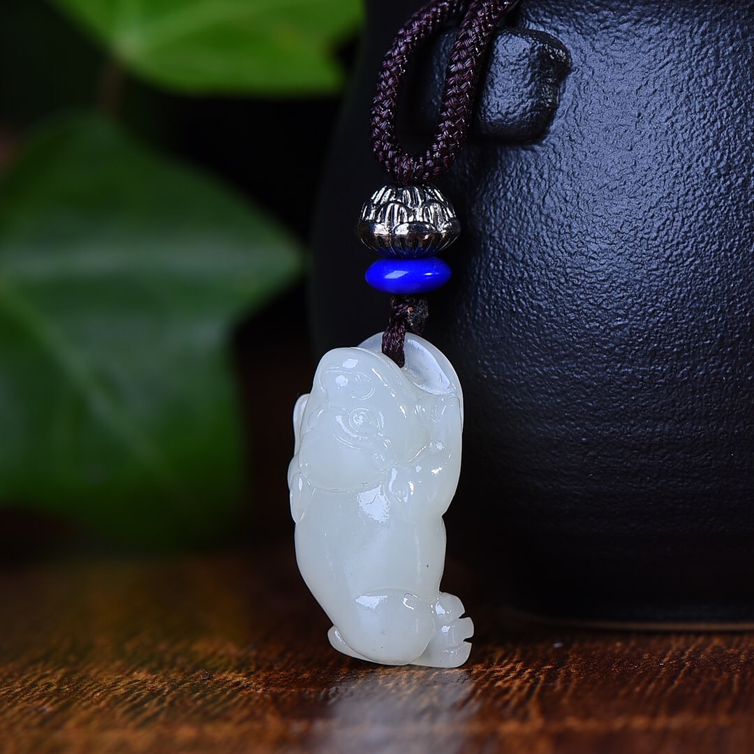An Exquisite White Jade Golden Toad Pendant: An Exquisite White Jade Golden Toad Pendant,Size:0.5inx0.9in 白玉金蟾挂件