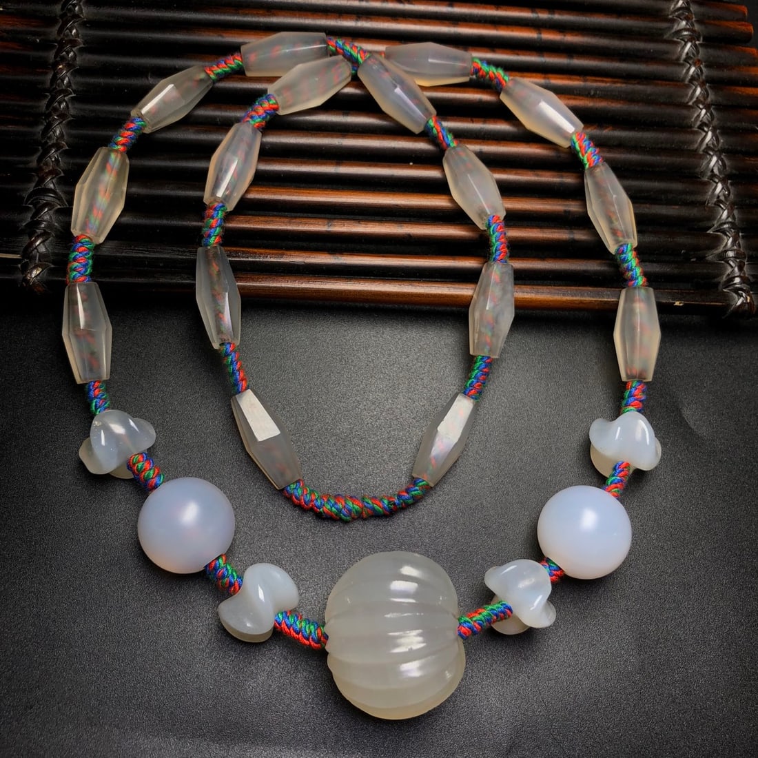 A Precious Agate Necklace: A Precious Agate Necklace,Size:0.9inx0.4in 玛瑙项链