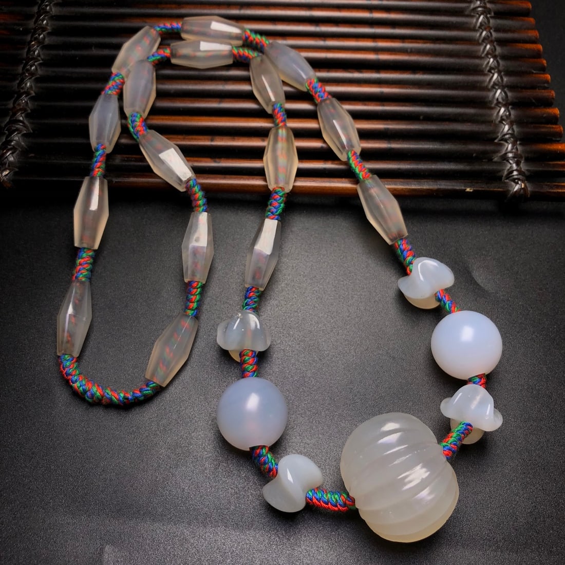 A Precious Agate Necklace - 2