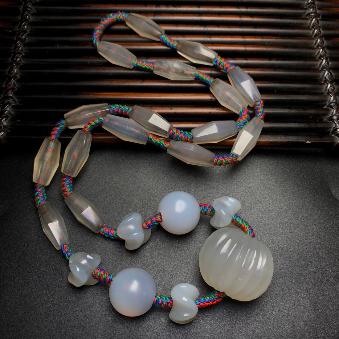 A Precious Agate Necklace - 3