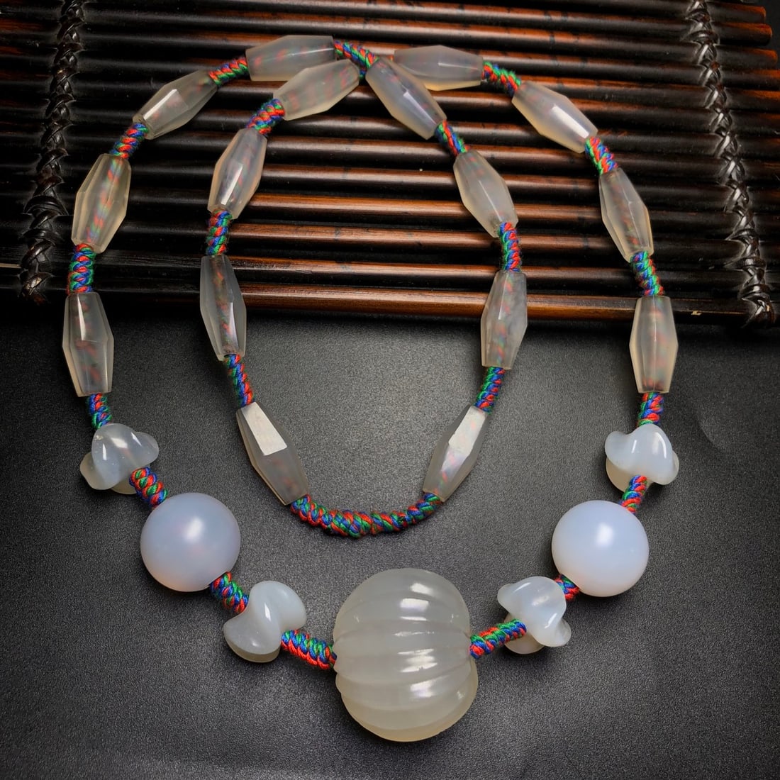 A Precious Agate Necklace - 5