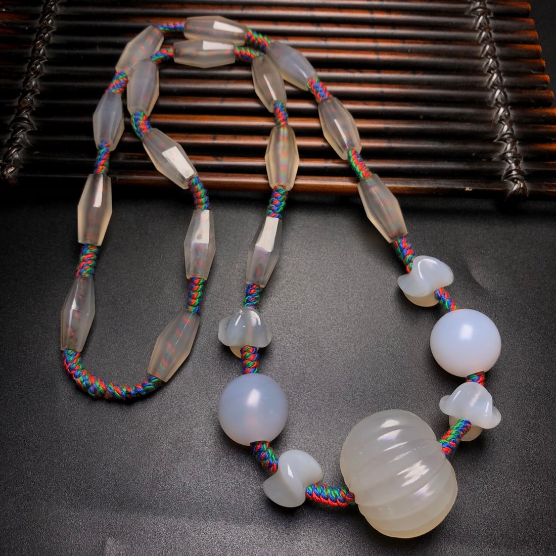 A Precious Agate Necklace - 6