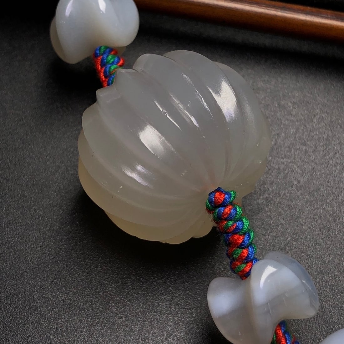 A Precious Agate Necklace - 8