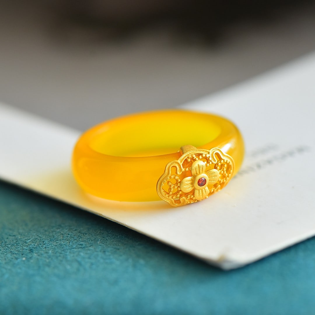 An Exquisite Sterling Silver-Gold Plated Inlaid Agate Ring: An Exquisite Sterling Silver-Gold Plated Inlaid Agate Ring, 纯银镀金镶玛瑙戒指