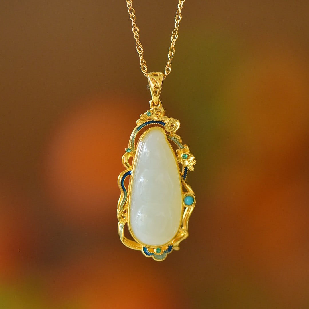 An Exquisite Sterling Silver-Gold Plated Inlaid White Jade Pendant: An Exquisite Sterling Silver-Gold Plated Inlaid White Jade Pendant,Size:0.4inx1in 纯银镀金镶白玉吊坠