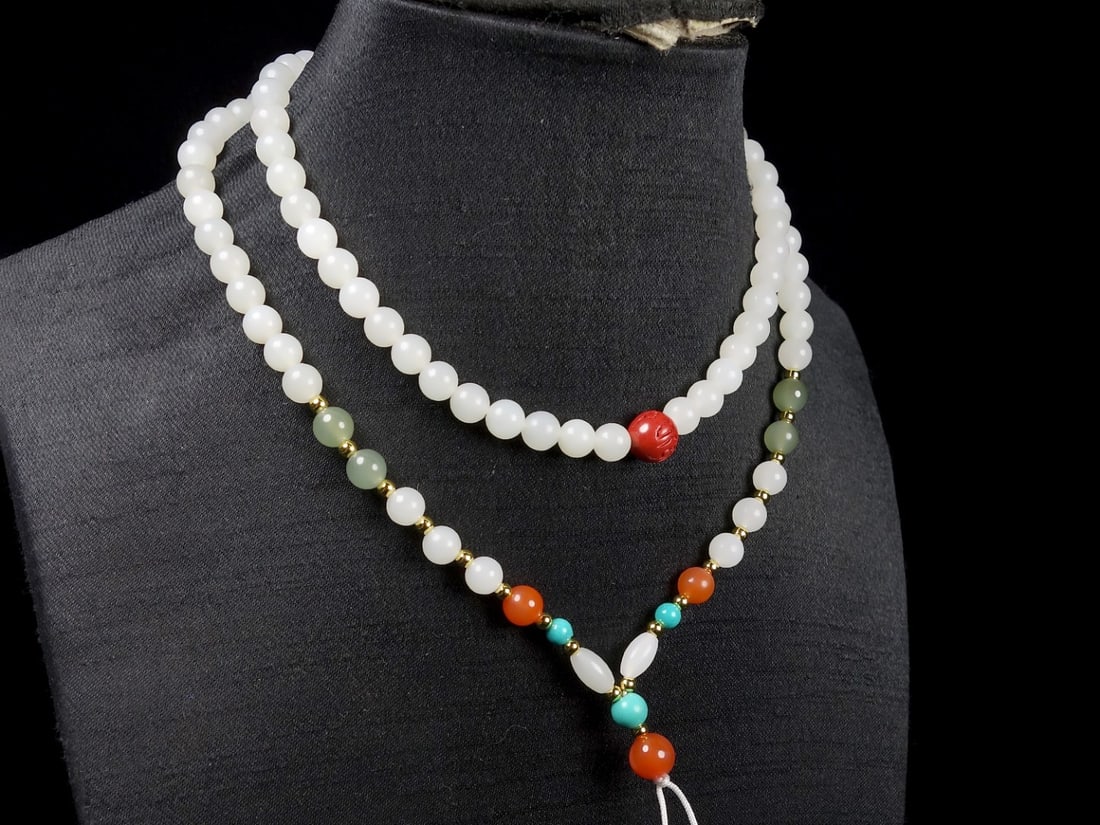 An Exquisite White Jade Necklace: An Exquisite White Jade Necklace,Size:(bead)0.2in 白玉项链