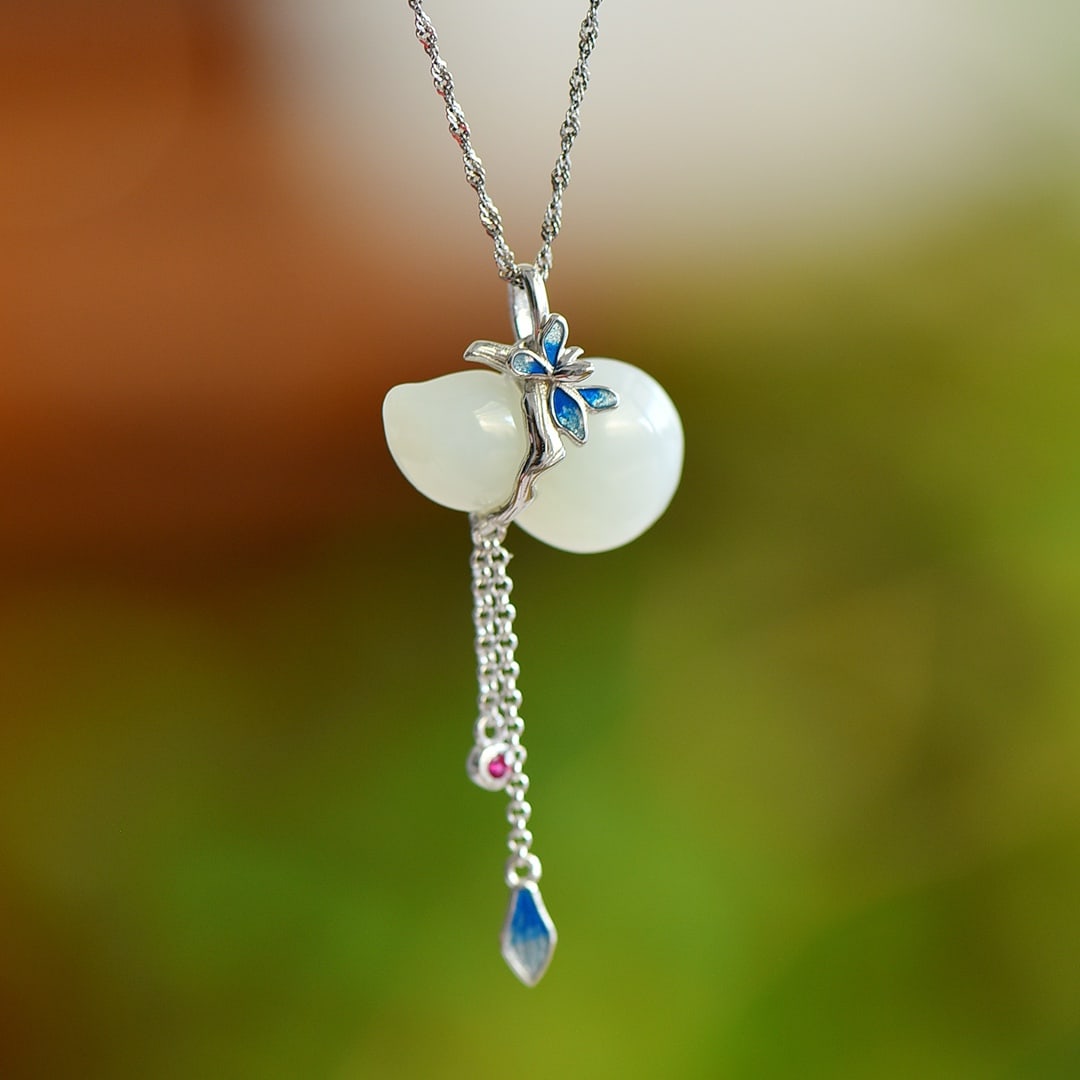 An Exquisite Sterling Silver Inlaid White Jade Enamel Pendant: An Exquisite Sterling Silver Inlaid White Jade Enamel Pendant,Size:0.6inx0.9in 纯银镶白玉珐琅吊坠