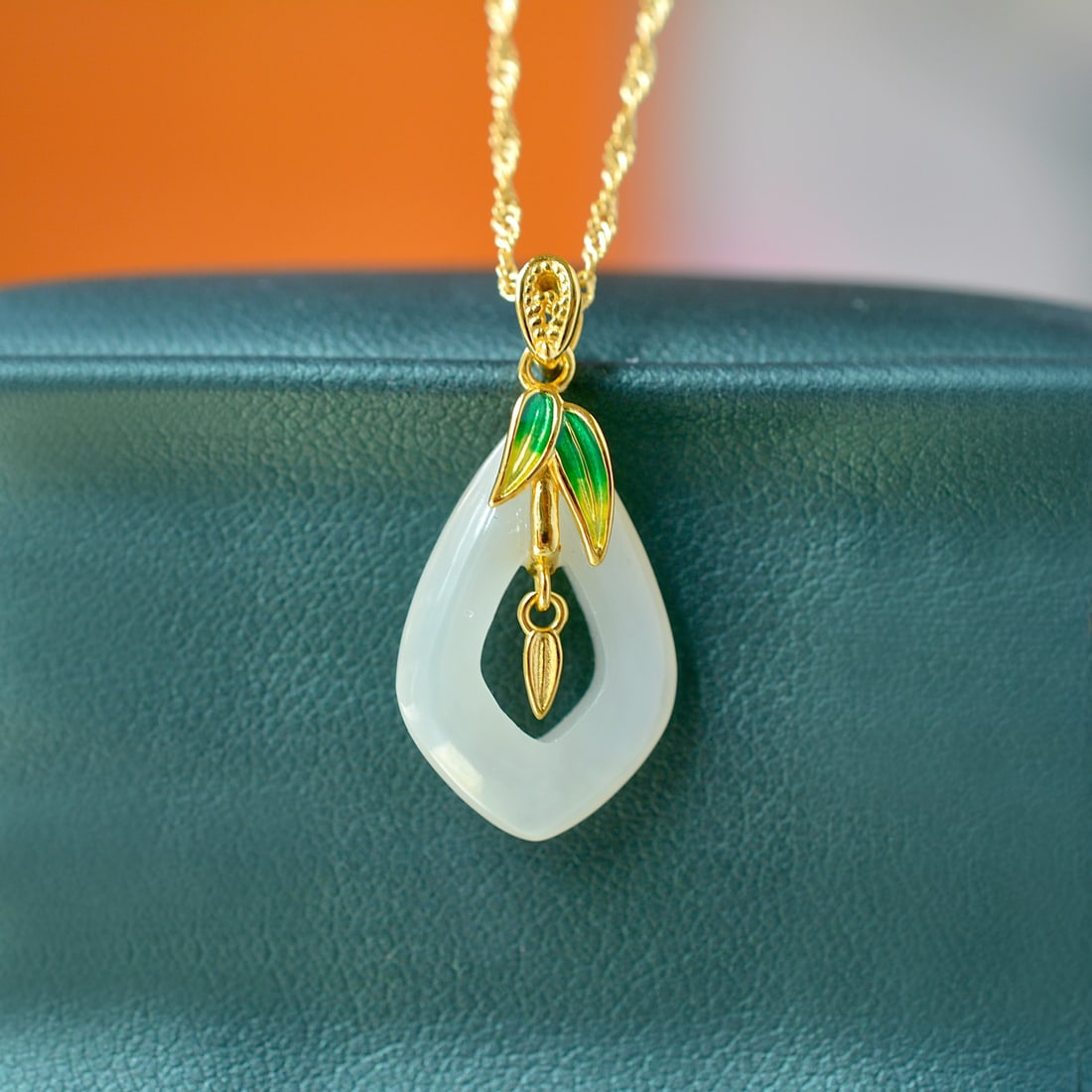 An Exquisite Sterling Silver-Gold Plated Inlaid White Jade Enamel Necklace: An Exquisite Sterling Silver-Gold Plated Inlaid White Jade Enamel Necklace,Size:0.5inx0.8in 纯银镀金镶白玉珐琅项链