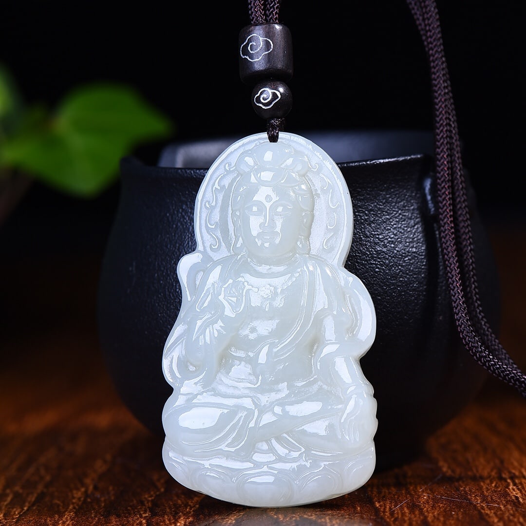 An Exquisite White Jade Avalokitesvara Pendant: An Exquisite White Jade Avalokitesvara Pendant,Size:2.3inx1.3in (寓意)吉祥 大慈大悲 普度众生 