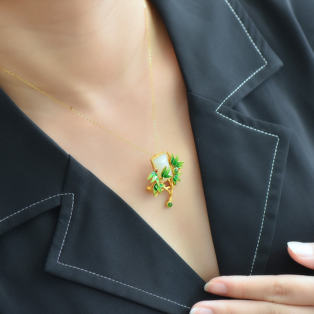 An Exquisite Sterling Silver-Gold Plated Inlaid White Jade Enamel Brooch: An Exquisite Sterling Silver-Gold Plated Inlaid White Jade Enamel Brooch 纯银镀金镶白玉珐琅胸针