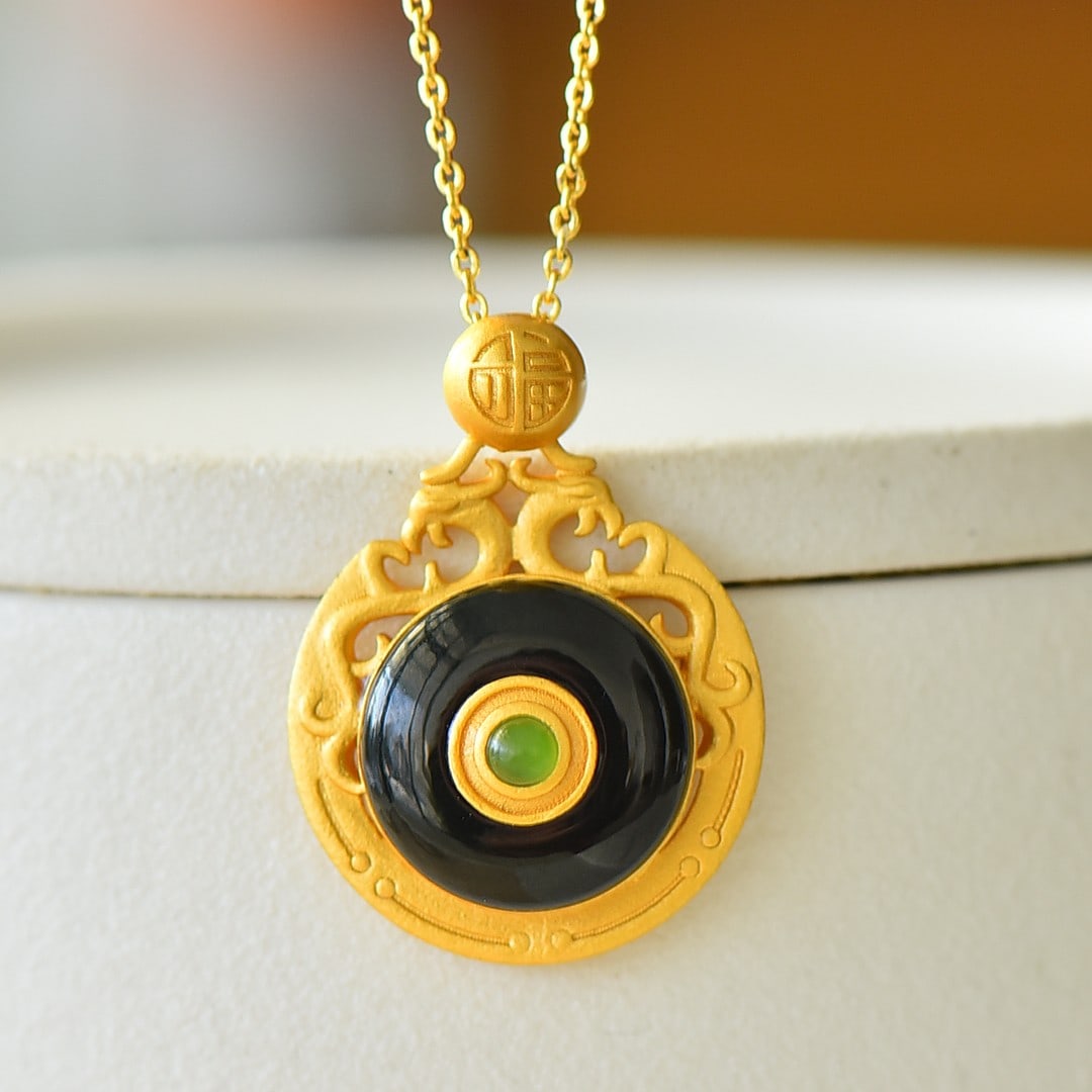 An Exquisite Sterling Silver-Gold Plated Inlaid Black Jade Pendant: An Exquisite Sterling Silver-Gold Plated Inlaid Black Jade Pendant,Size:0.6inx0.6in 纯银镀金镶黑玉吊坠