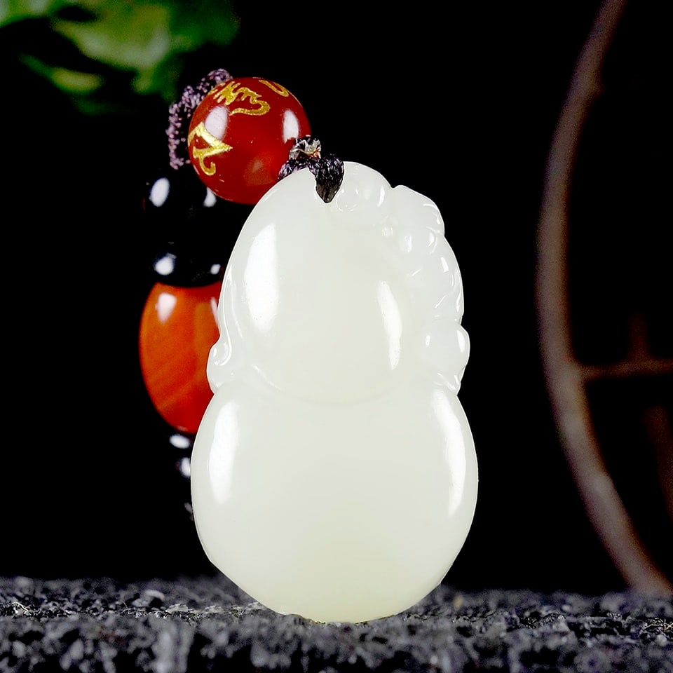 An Exquisite White Jade Gourd Pendant: An Exquisite White Jade Gourd Pendant,Size:1.1inx0.7inx0.3in 白玉葫芦挂件