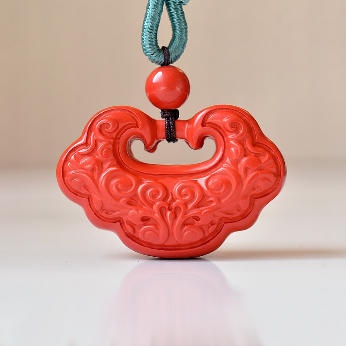 An Exquisite Cinnabar Flower Pattern Pendant - 2