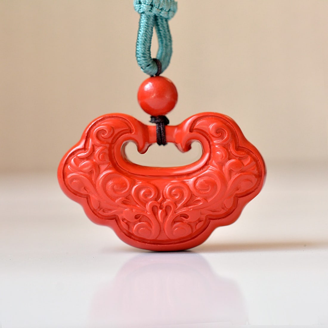 An Exquisite Cinnabar Flower Pattern Pendant - 3