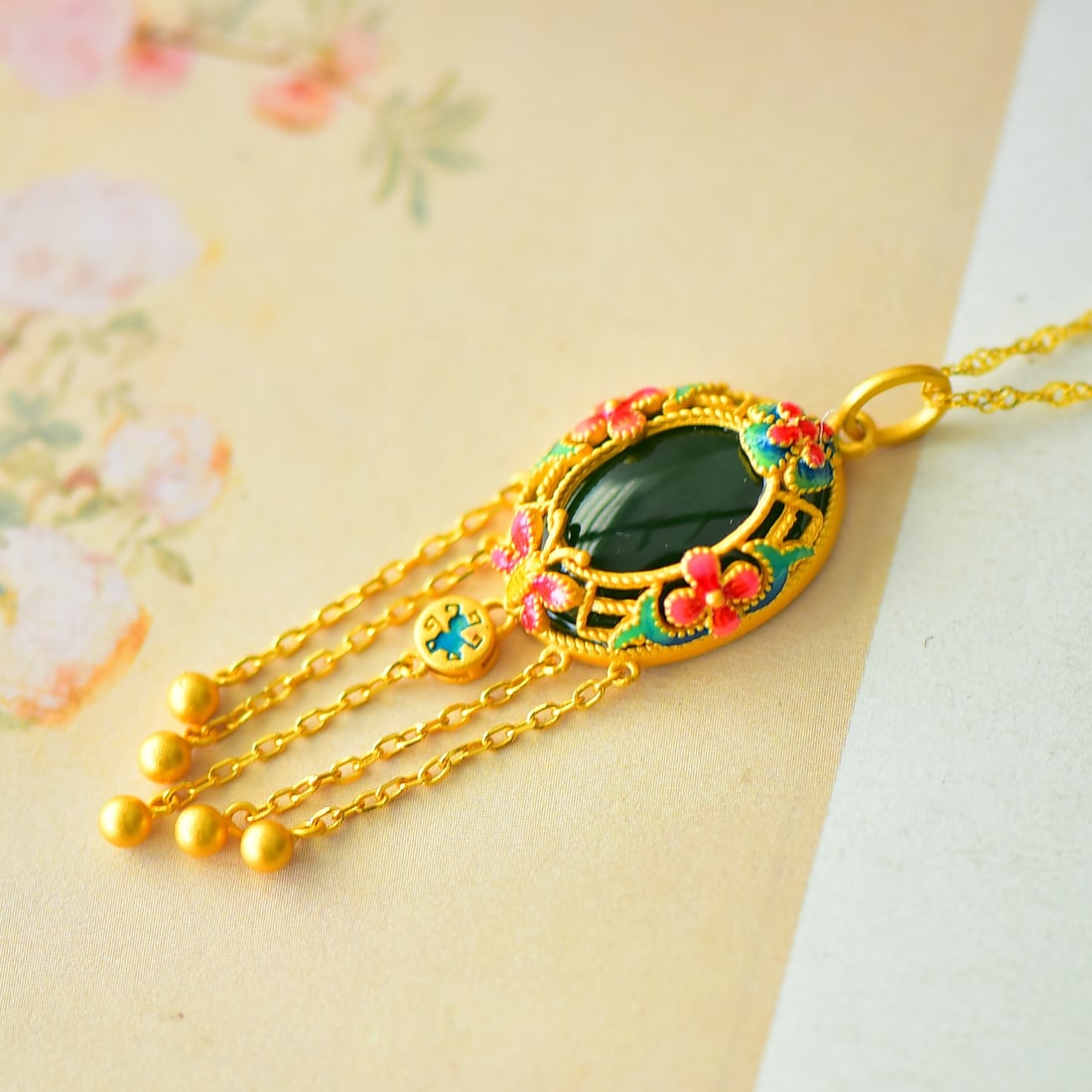 An Exquisite Sterling Silver-Gold Plated Inlaid Jasper Enamel Pendant: An Exquisite Sterling Silver-Gold Plated Inlaid Jasper Enamel Pendant 纯银镀金镶碧玉珐琅吊坠