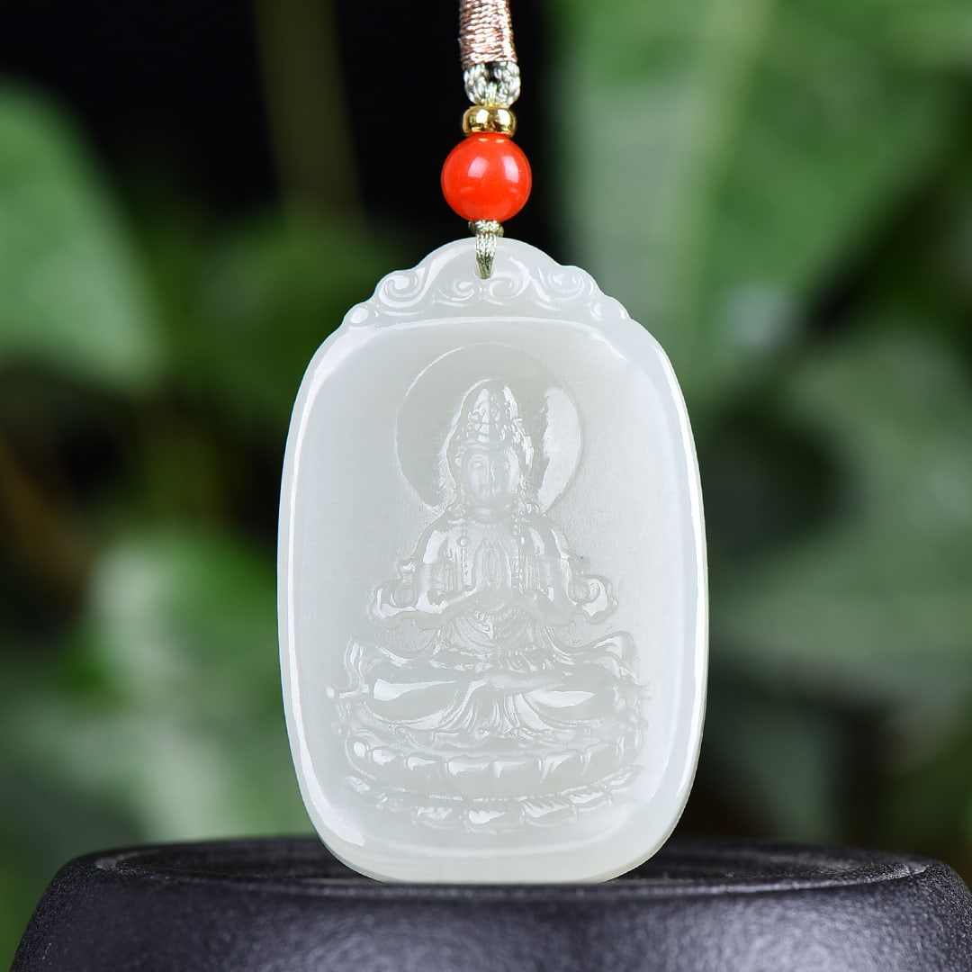 An Exquisite White Jade Statue of Avalokitesvara Pendant: An Exquisite White Jade Statue of Avalokitesvara Pendant,Size:1.2inx1.8in 白玉观音像挂件