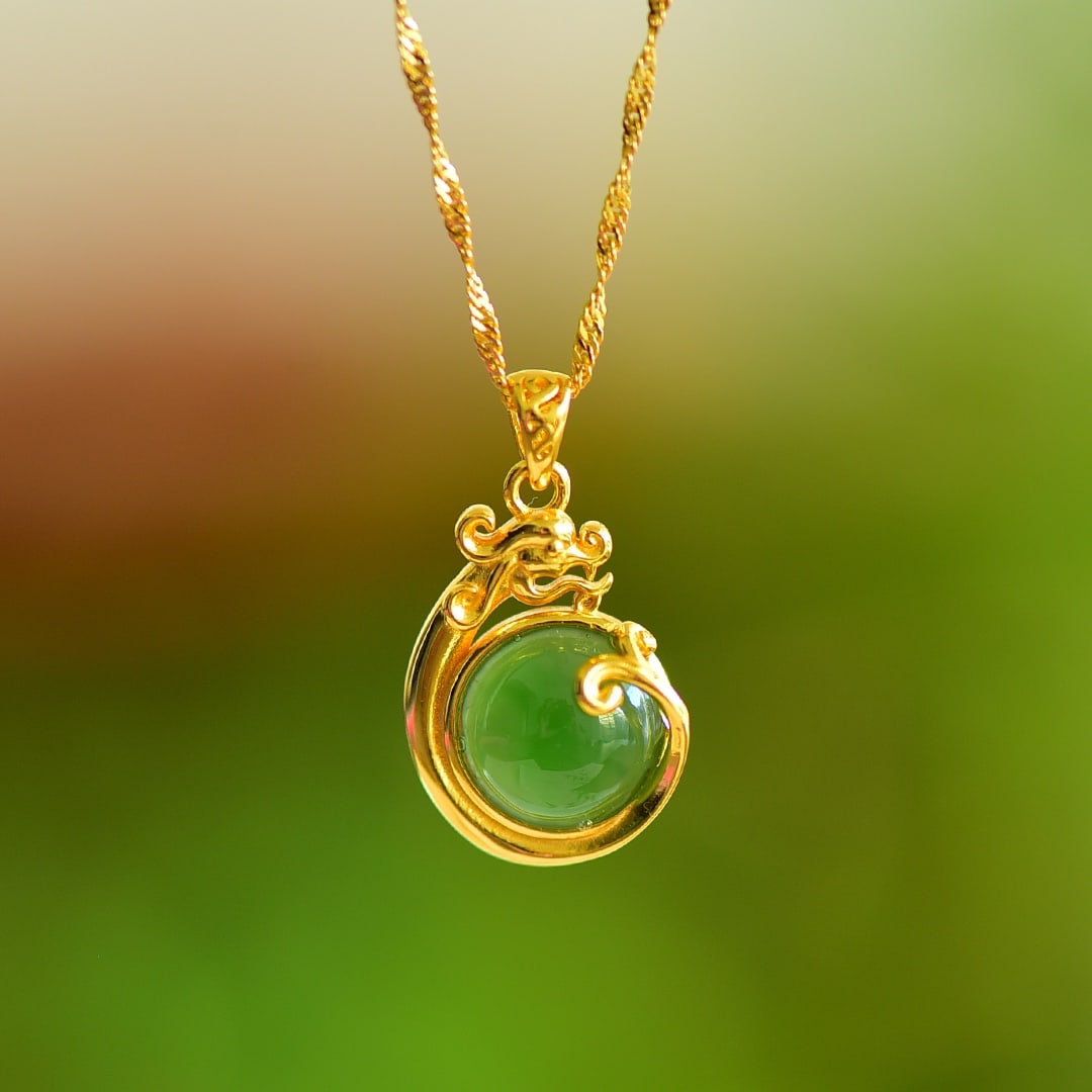 An Exquisite Sterling Silver-Gold Plated Inlaid Jasper Pendant: An Exquisite Sterling Silver-Gold Plated Inlaid Jasper Pendant,Size:0.4inx0.4in 纯银镀金镶碧玉项链