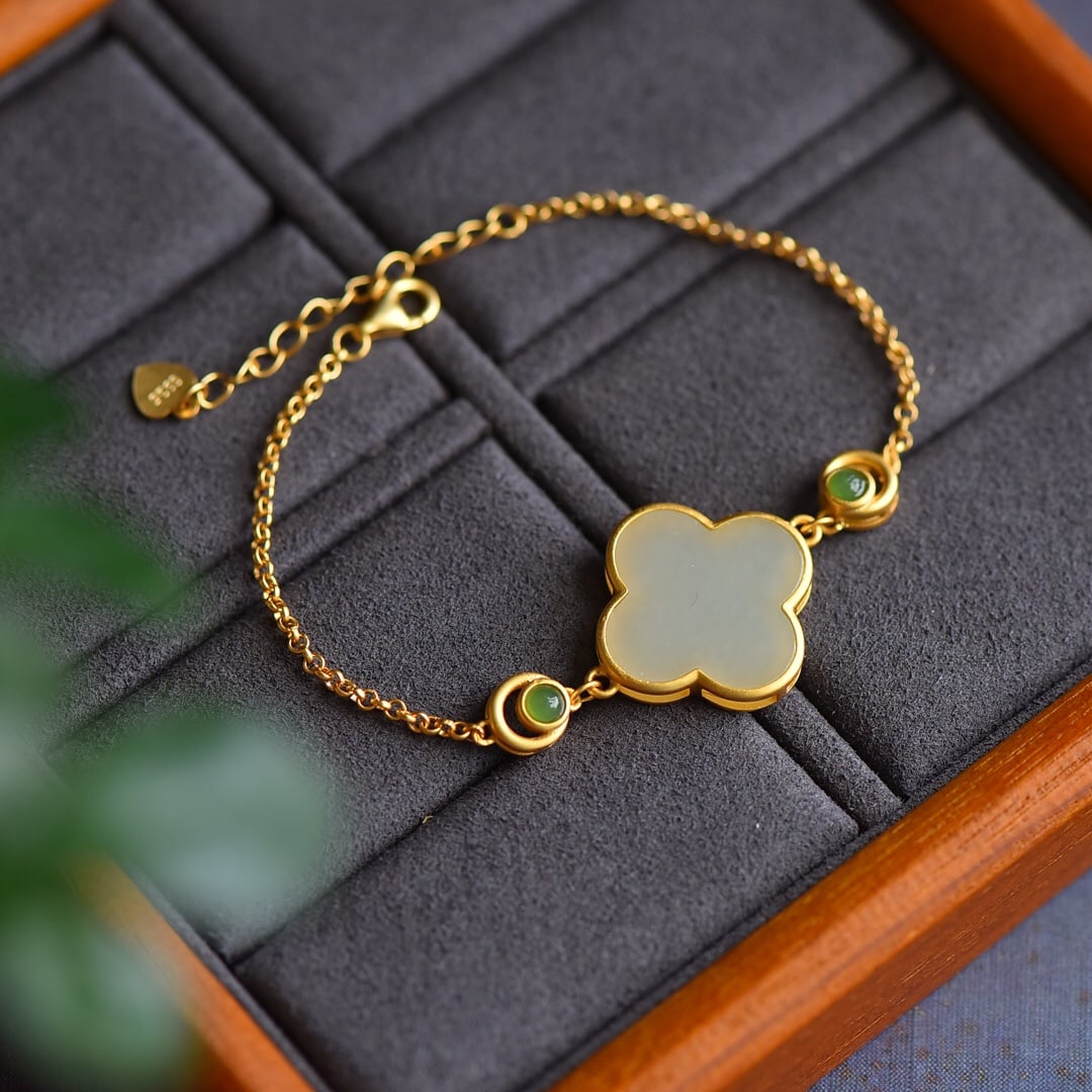 An Exquisite Sterling Silver-Gold Plated Inlaid White Jade Bracelet: An Exquisite Sterling Silver-Gold Plated Inlaid White Jade Bracelet 纯银镀金镶白玉手镯
