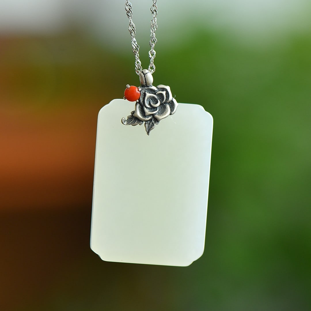 An Exquisite Sterling Silver Inlaid White Jade Pendant: An Exquisite Sterling Silver Inlaid White Jade Pendant,Size:0.9inx1.4in 纯银镶白玉吊坠