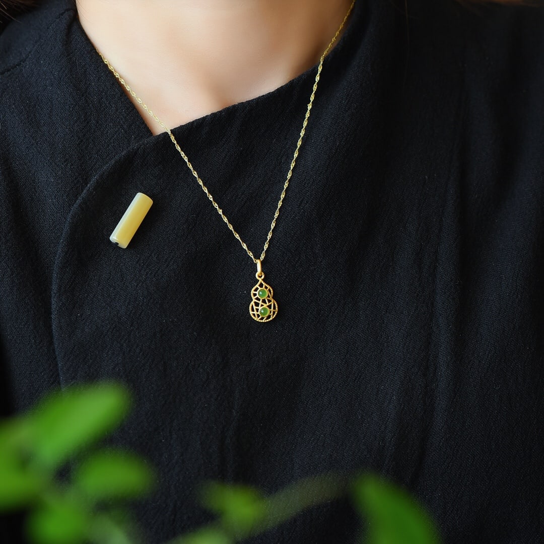 An Exquisite Sterling Silver-Gold Plated Inlaid Jasper Necklace: An Exquisite Sterling Silver-Gold Plated Inlaid Jasper Necklace,Size:0.1inx0.1in 纯银镀金镶碧玉项链