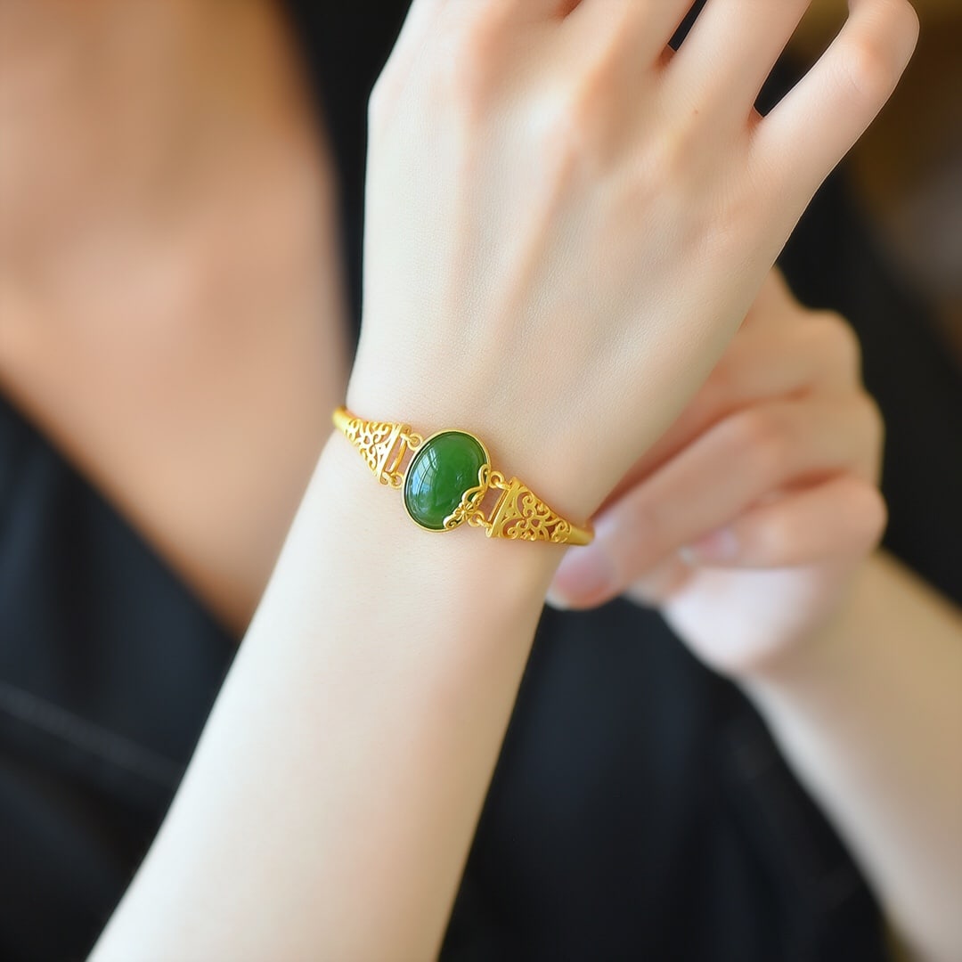 An Exquisite Sterling Silver-Gold Plated Inlaid Jasper Bracelet: An Exquisite Sterling Silver-Gold Plated Inlaid Jasper Bracelet,Size:0.5inx0.7in 纯银镀金镶碧玉手镯