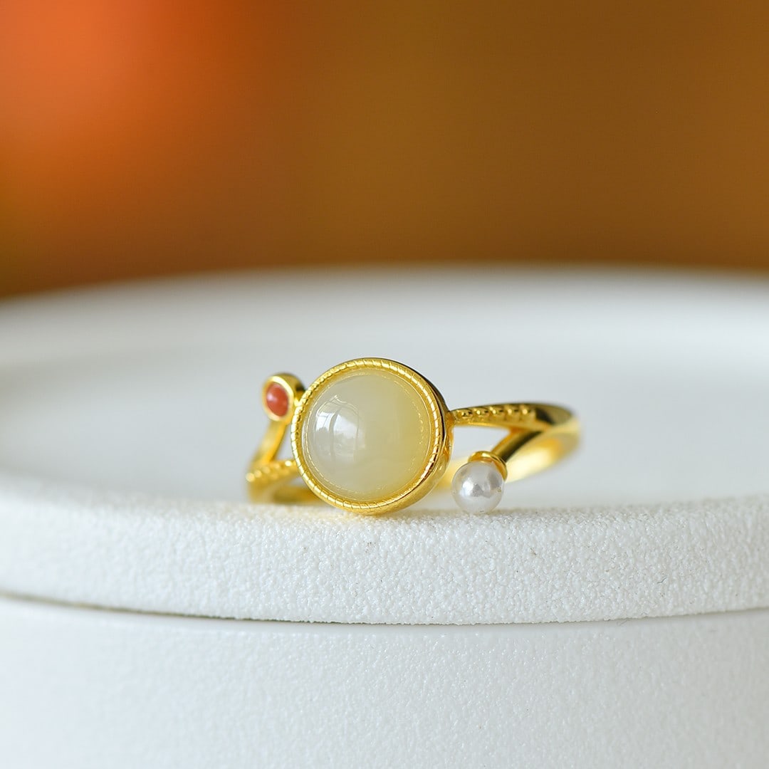 An Exquisite Sterling Silver-Gold Plated Inlaid White Jade Ring: An Exquisite Sterling Silver-Gold Plated Inlaid White Jade Ring,Size:0.3inx0.3in 纯银镀金镶白玉戒指