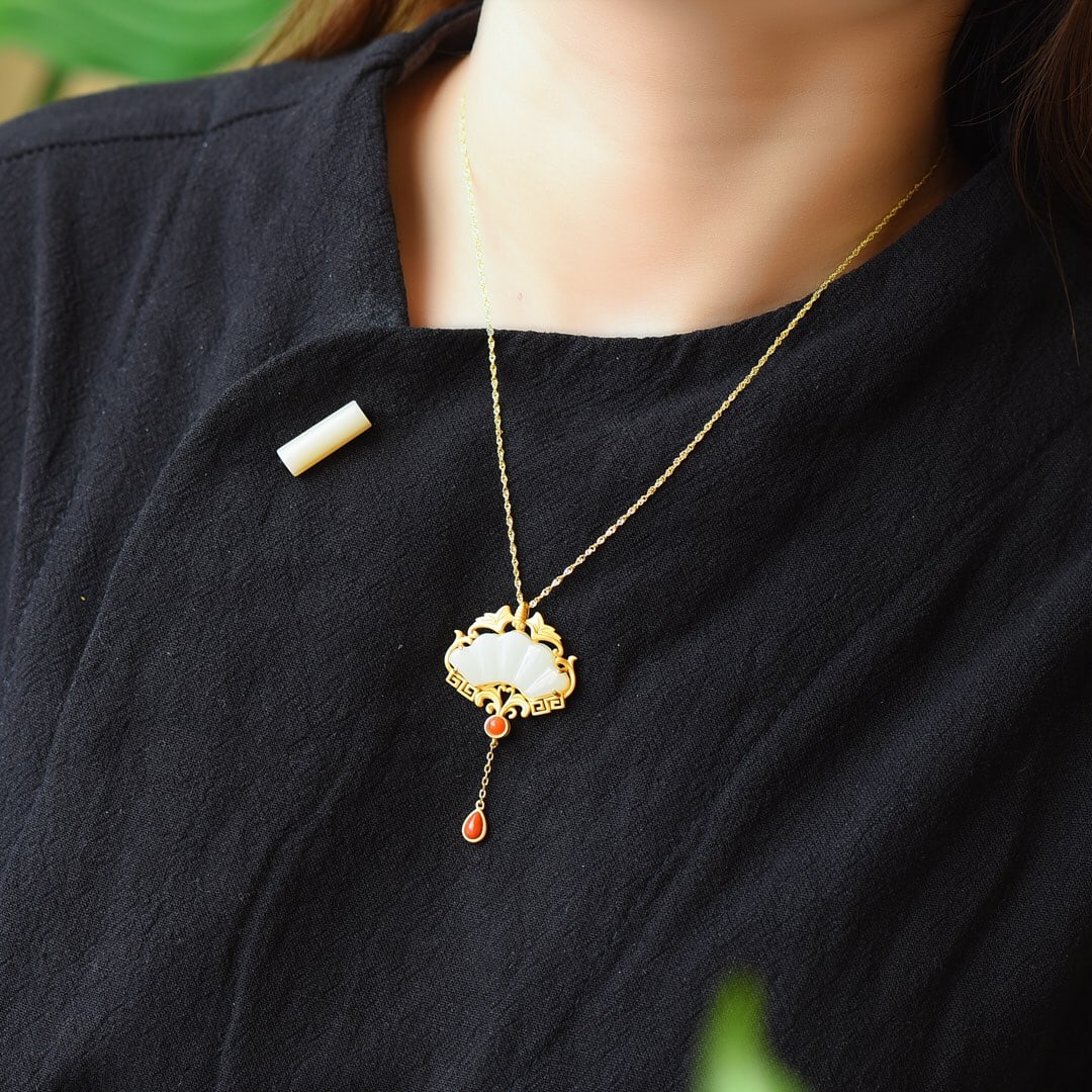 An Exquisite Sterling Silver-Gold Plated Inlaid White Jade Necklace: An Exquisite Sterling Silver-Gold Plated Inlaid White Jade Necklace,Size:0.6inx1.1in 纯银镀金镶白玉项链