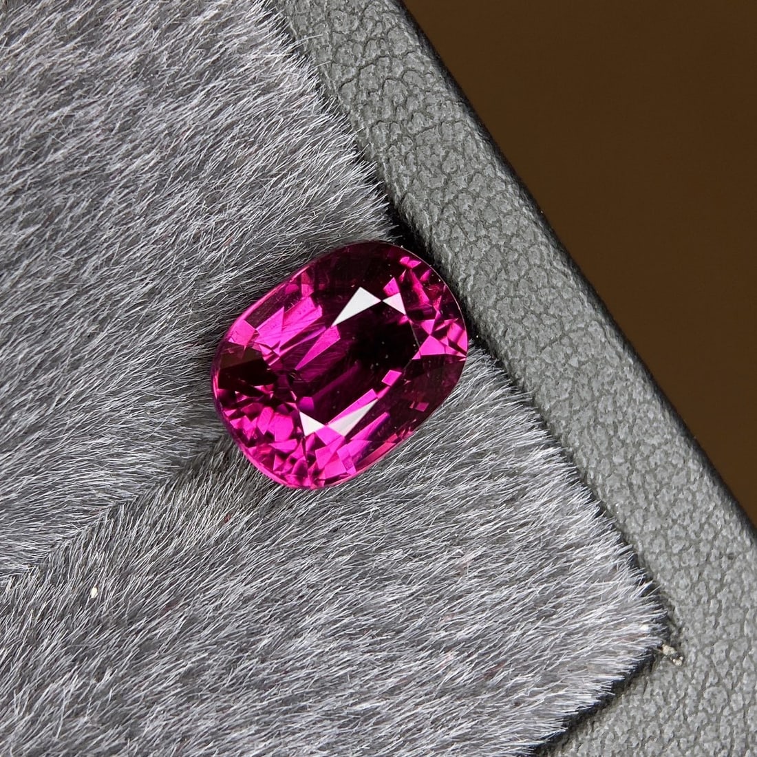 3.85Ctw Natural Tourmaline Loose: 3.85Ctw Natural Tourmaline Loose,Size:0.4inx0.3inx0.2in 3.85Ctw天然碧玺裸石